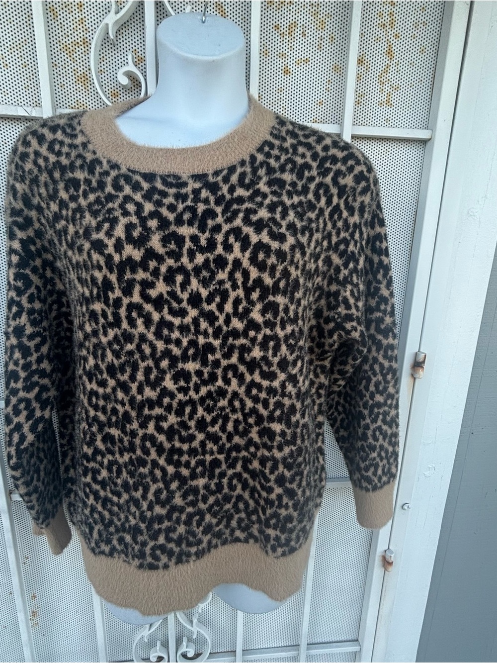 Lola 2X leopard print knit sweater crewneck long sleeve pullover has stretch NWT